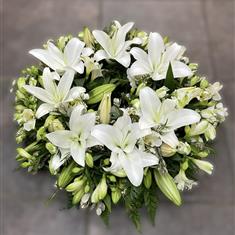 Rounded Lily Wreath