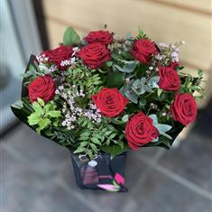 Deluxe Dozen Red Roses